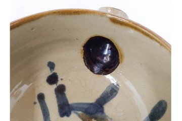 沖縄 壺屋焼　新垣栄三郎・新垣勉　赤絵と魚文が目を引く片口と鉢2点のセット　(R-085942)