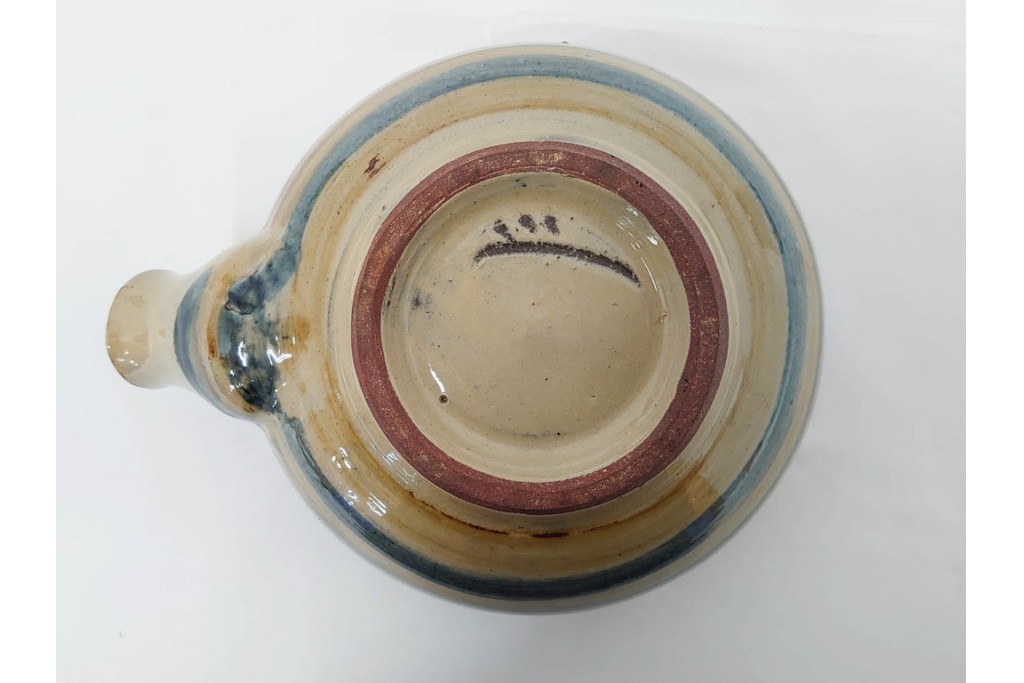 沖縄 壺屋焼　新垣栄三郎・新垣勉　赤絵と魚文が目を引く片口と鉢2点のセット　(R-085942)