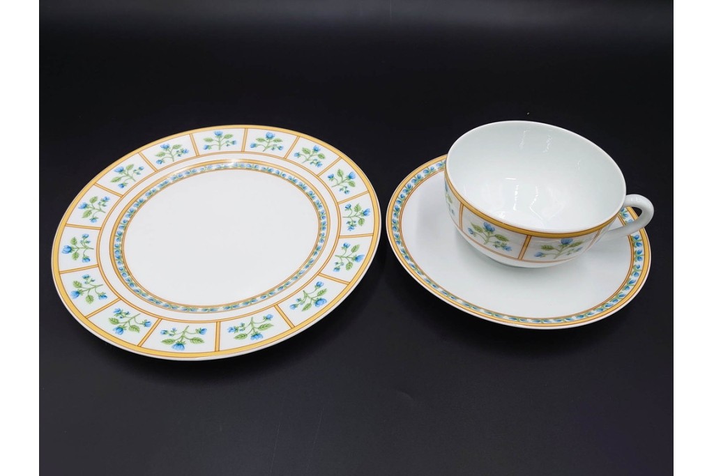 フランス　LIMOGES(リモージュ)　Haviland(アビランド)　Muscadin(ムスカディン) 　愛らしい花柄のトリオ3客セット　(R-085943)