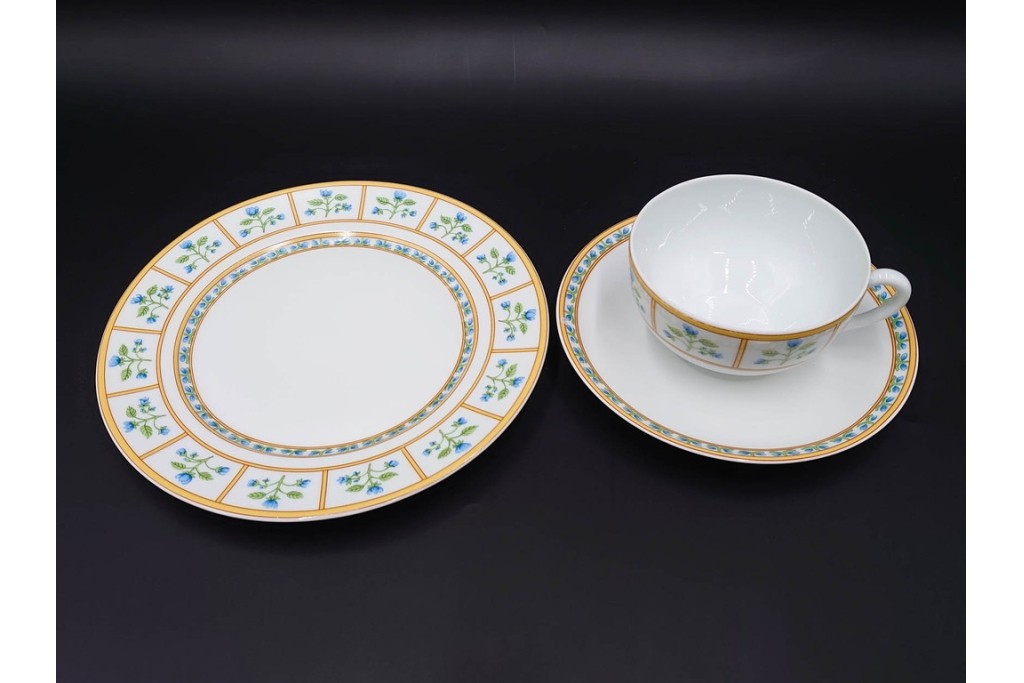 フランス　LIMOGES(リモージュ)　Haviland(アビランド)　Muscadin(ムスカディン) 　愛らしい花柄のトリオ3客セット　(R-085943)