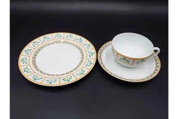 フランス　LIMOGES(リモージュ)　Haviland(アビランド)　Muscadin(ムスカディン) 　愛らしい花柄のトリオ4客セット　(R-085944)