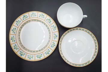 フランス　LIMOGES(リモージュ)　Haviland(アビランド)　Muscadin(ムスカディン) 　愛らしい花柄のトリオ4客セット　(R-085944)