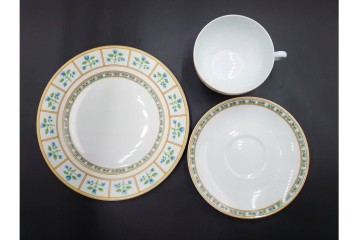 フランス　LIMOGES(リモージュ)　Haviland(アビランド)　Muscadin(ムスカディン) 　愛らしい花柄のトリオ4客セット　(R-085944)