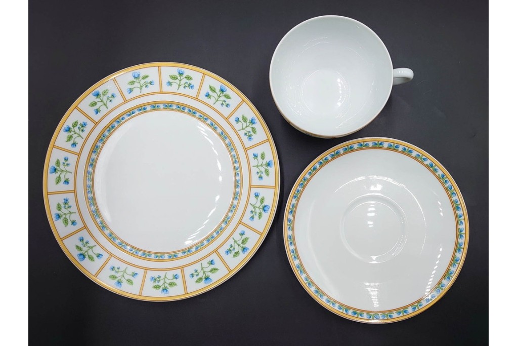 フランス　LIMOGES(リモージュ)　Haviland(アビランド)　Muscadin(ムスカディン) 　愛らしい花柄のトリオ4客セット　(R-085944)