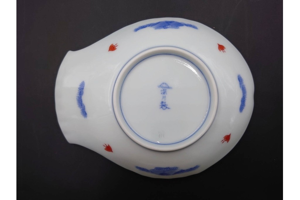 宮内庁御用達　深川製磁　品格ある染錦手波鶴紋の魚型皿3点セット　共箱付き　(R-085946)