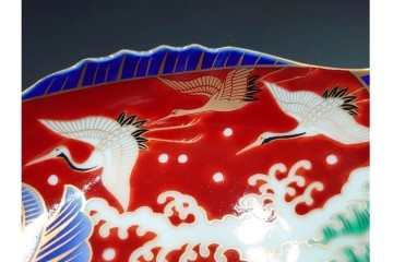 宮内庁御用達　深川製磁　品格ある染錦手波鶴紋の魚型皿3点セット　共箱付き　(R-085946)