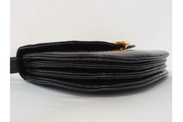 フランス　MORABITO(モラビト)　クロコダイルレザー　ヴァンドーム　端正なフォルムのショルダーバッグ　(R-085950)