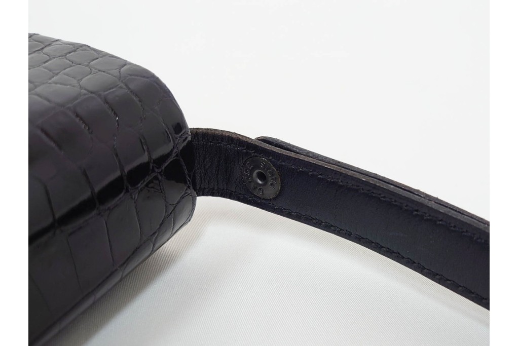 フランス　MORABITO(モラビト)　クロコダイルレザー　ヴァンドーム　端正なフォルムのショルダーバッグ　(R-085950)