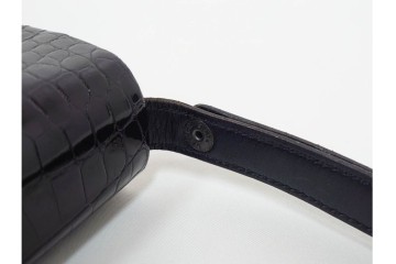 フランス　MORABITO(モラビト)　クロコダイルレザー　ヴァンドーム　端正なフォルムのショルダーバッグ　(R-085950)