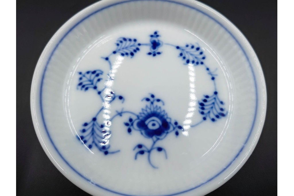 デンマーク製　ROYAL COPENHAGEN(ロイヤルコペンハーゲン)　ブルーフルーテッド　プレイン 　ディーププレート2枚と小皿3枚の計5点セット　(R-085951)