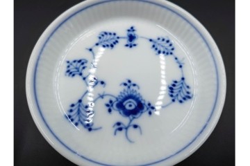 デンマーク製　ROYAL COPENHAGEN(ロイヤルコペンハーゲン)　ブルーフルーテッド　プレイン 　ディーププレート2枚と小皿3枚の計5点セット　(R-085951)