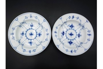 デンマーク製　ROYAL COPENHAGEN(ロイヤルコペンハーゲン)　ブルーフルーテッド　プレイン 　ディーププレート2枚と小皿3枚の計5点セット　(R-085951)