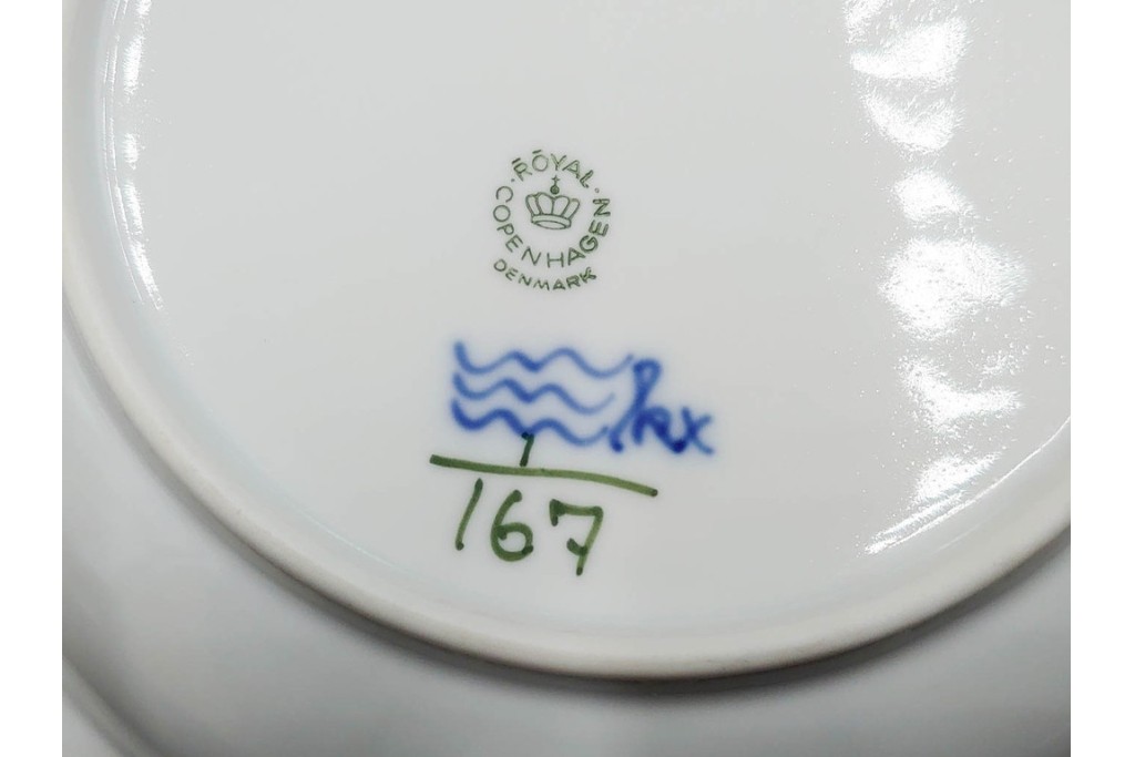 デンマーク製　ROYAL COPENHAGEN(ロイヤルコペンハーゲン)　ブルーフルーテッド　プレイン 　ディーププレート2枚と小皿3枚の計5点セット　(R-085951)