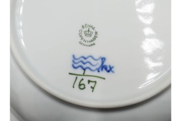 デンマーク製　ROYAL COPENHAGEN(ロイヤルコペンハーゲン)　ブルーフルーテッド　プレイン 　ディーププレート2枚と小皿3枚の計5点セット　(R-085951)