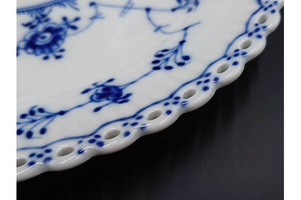 デンマーク製　ROYAL COPENHAGEN(ロイヤルコペンハーゲン)　ブルーフルーテッド フルレース　クレセントディッシュ・オーバルディッシュのセット　定価(2枚合計)約15万5千円　(R-085952)