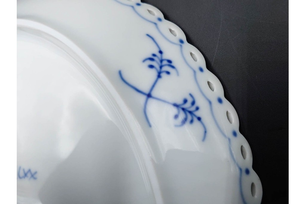 デンマーク製　ROYAL COPENHAGEN(ロイヤルコペンハーゲン)　ブルーフルーテッド フルレース　クレセントディッシュ・オーバルディッシュのセット　定価(2枚合計)約15万5千円　(R-085952)