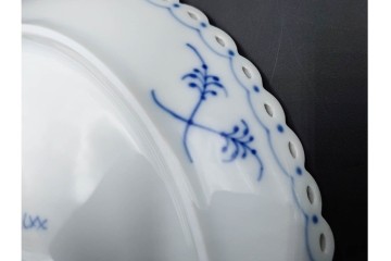 デンマーク製　ROYAL COPENHAGEN(ロイヤルコペンハーゲン)　ブルーフルーテッド フルレース　クレセントディッシュ・オーバルディッシュのセット　定価(2枚合計)約15万5千円　(R-085952)