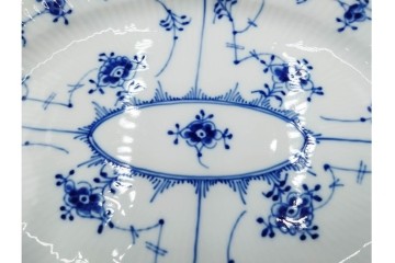 デンマーク製　ROYAL COPENHAGEN(ロイヤルコペンハーゲン)　ブルーフルーテッド フルレース　クレセントディッシュ・オーバルディッシュのセット　定価(2枚合計)約15万5千円　(R-085952)