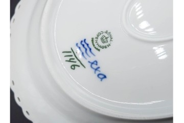 デンマーク製　ROYAL COPENHAGEN(ロイヤルコペンハーゲン)　ブルーフルーテッド フルレース　クレセントディッシュ・オーバルディッシュのセット　定価(2枚合計)約15万5千円　(R-085952)