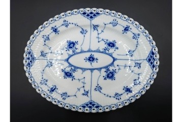 デンマーク製　ROYAL COPENHAGEN(ロイヤルコペンハーゲン)　ブルーフルーテッド フルレース　クレセントディッシュ・オーバルディッシュのセット　定価(2枚合計)約15万5千円　(R-085952)