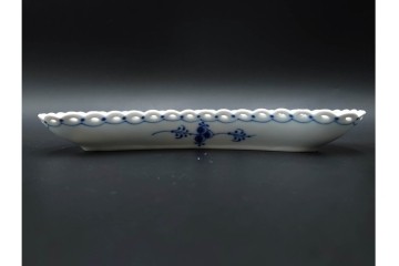 デンマーク製　ROYAL COPENHAGEN(ロイヤルコペンハーゲン)　ブルーフルーテッド フルレース　クレセントディッシュ・オーバルディッシュのセット　定価(2枚合計)約15万5千円　(R-085952)