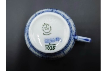 デンマーク製　ROYAL COPENHAGEN(ロイヤルコペンハーゲン)　ブルーフルーテッド　フルレース(コーヒーカップ)・ハーフレース(ティーカップ)のカップ&ソーサー3客セット　(R-085953)