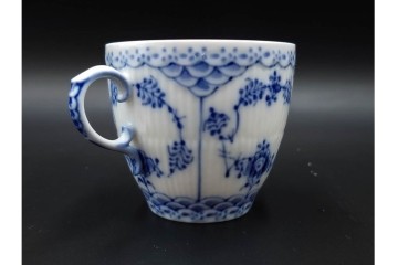 デンマーク製　ROYAL COPENHAGEN(ロイヤルコペンハーゲン)　ブルーフルーテッド　フルレース(コーヒーカップ)・ハーフレース(ティーカップ)のカップ&ソーサー3客セット　(R-085953)