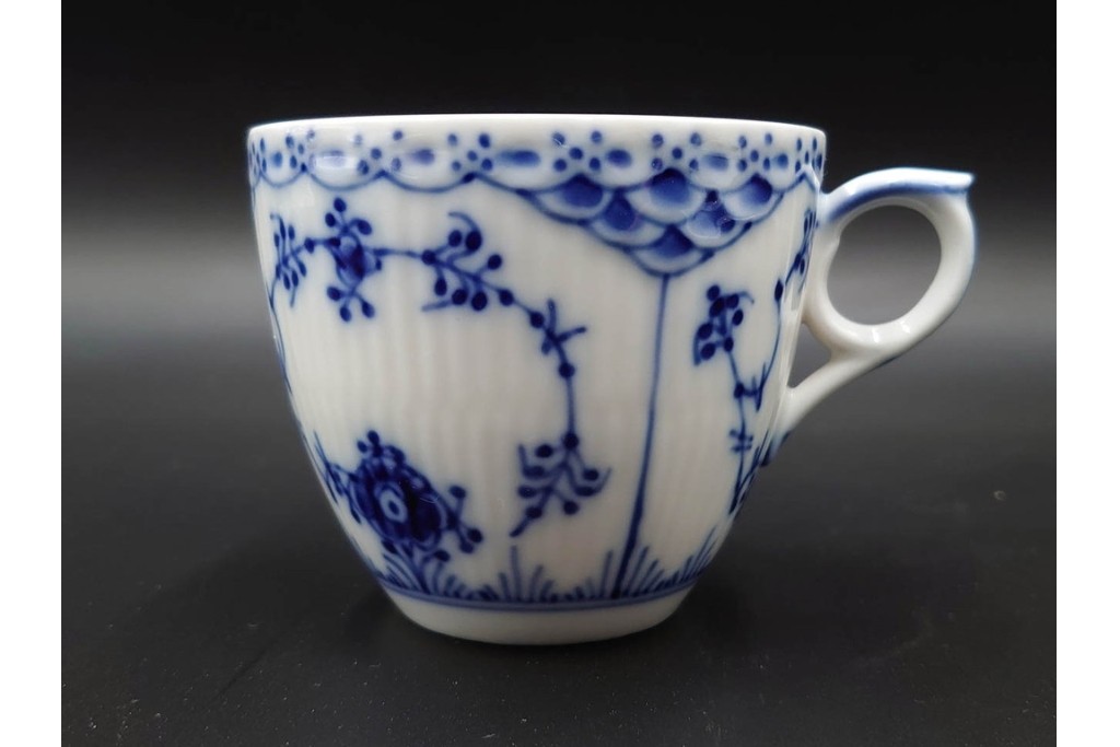 デンマーク製　ROYAL COPENHAGEN(ロイヤルコペンハーゲン)　ブルーフルーテッド ハーフレース　コーヒーカップ&ソーサー5客セット　定価(5客合計)約13万7千円　(R-085954)