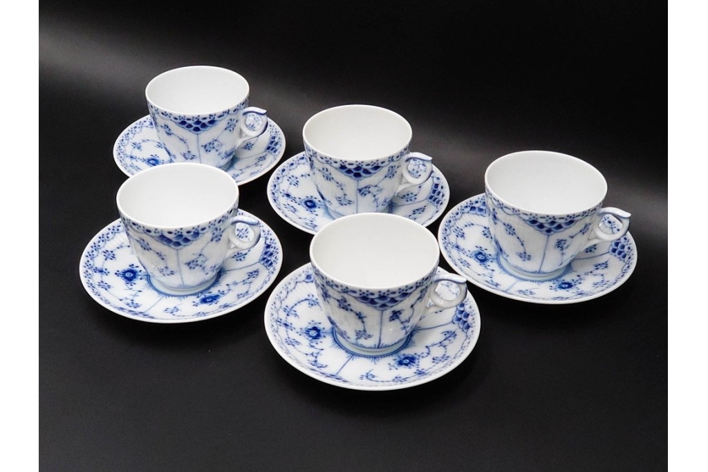 デンマーク製　ROYAL COPENHAGEN(ロイヤルコペンハーゲン)　ブルーフルーテッド ハーフレース　コーヒーカップ&ソーサー5客セット　定価(5客合計)約13万7千円　(R-085954)