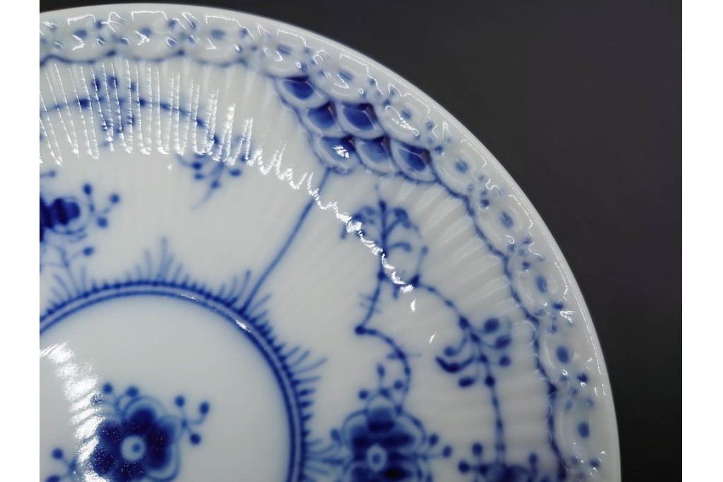 デンマーク製　ROYAL COPENHAGEN(ロイヤルコペンハーゲン)　ブルーフルーテッド ハーフレース　コーヒーカップ&ソーサー5客セット　定価(5客合計)約13万7千円　(R-085954)