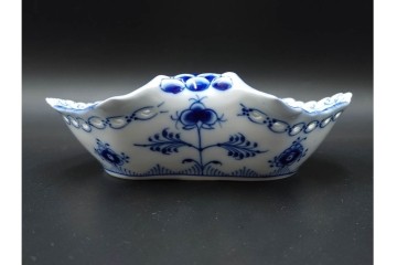 デンマーク製　ROYAL COPENHAGEN(ロイヤルコペンハーゲン)　ブルーフルーテッド　フルレース　透かしの縁飾りが優雅なシェルディッシュ　(R-085955)