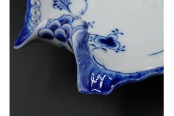 デンマーク製　ROYAL COPENHAGEN(ロイヤルコペンハーゲン)　ブルーフルーテッド　フルレース　透かしの縁飾りが優雅なシェルディッシュ　(R-085955)