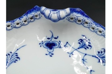 デンマーク製　ROYAL COPENHAGEN(ロイヤルコペンハーゲン)　ブルーフルーテッド　フルレース　透かしの縁飾りが優雅なシェルディッシュ　(R-085955)