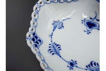 デンマーク製　ROYAL COPENHAGEN(ロイヤルコペンハーゲン)　ブルーフルーテッド　フルレース　透かしの縁飾りが優雅なシェルディッシュ　(R-085955)