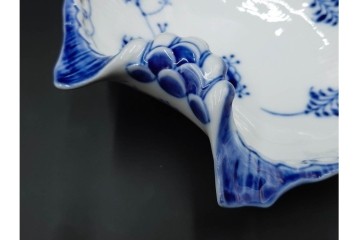 デンマーク製　ROYAL COPENHAGEN(ロイヤルコペンハーゲン)　ブルーフルーテッド　フルレース　透かしの縁飾りが優雅なシェルディッシュ　外箱付き　(R-085957)