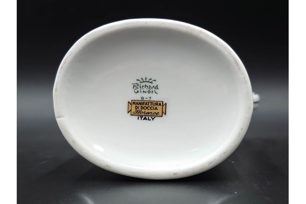 イタリア製　Richard Ginori(リチャードジノリ)　インペロジュリエッタ　ピンクリボンと花模様が優雅なティーポット・クリーマー・シュガーポット・トレーのセット　(R-085959)