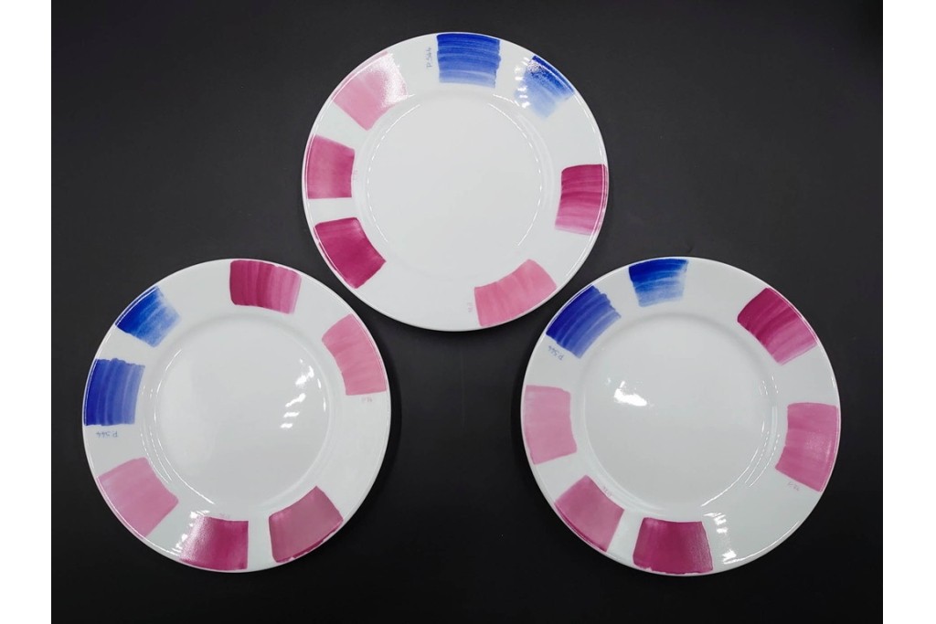 イタリア製　Richard Ginori(リチャードジノリ)　Paola Navone(パオラ・ナヴォーネ)　色彩豊かな筆致文様のトリオ4客セット　(R-085960)