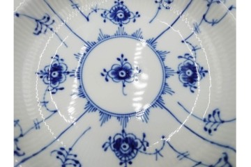 デンマーク製　ROYAL COPENHAGEN(ロイヤルコペンハーゲン)　ブルーフルーテッド プレイン　繊細な草花模様が美しいディーププレート2枚セット　定価(2枚合計)約4万2千円　(R-085961)