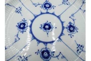 デンマーク製　ROYAL COPENHAGEN(ロイヤルコペンハーゲン)　ブルーフルーテッド プレイン　繊細な草花模様が美しいディーププレート2枚セット　定価(2枚合計)約4万2千円　(R-085961)