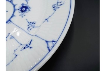 デンマーク製　ROYAL COPENHAGEN(ロイヤルコペンハーゲン)　ブルーフルーテッド プレイン　繊細な草花模様が美しいディーププレート2枚セット　定価(2枚合計)約4万2千円　(R-085961)