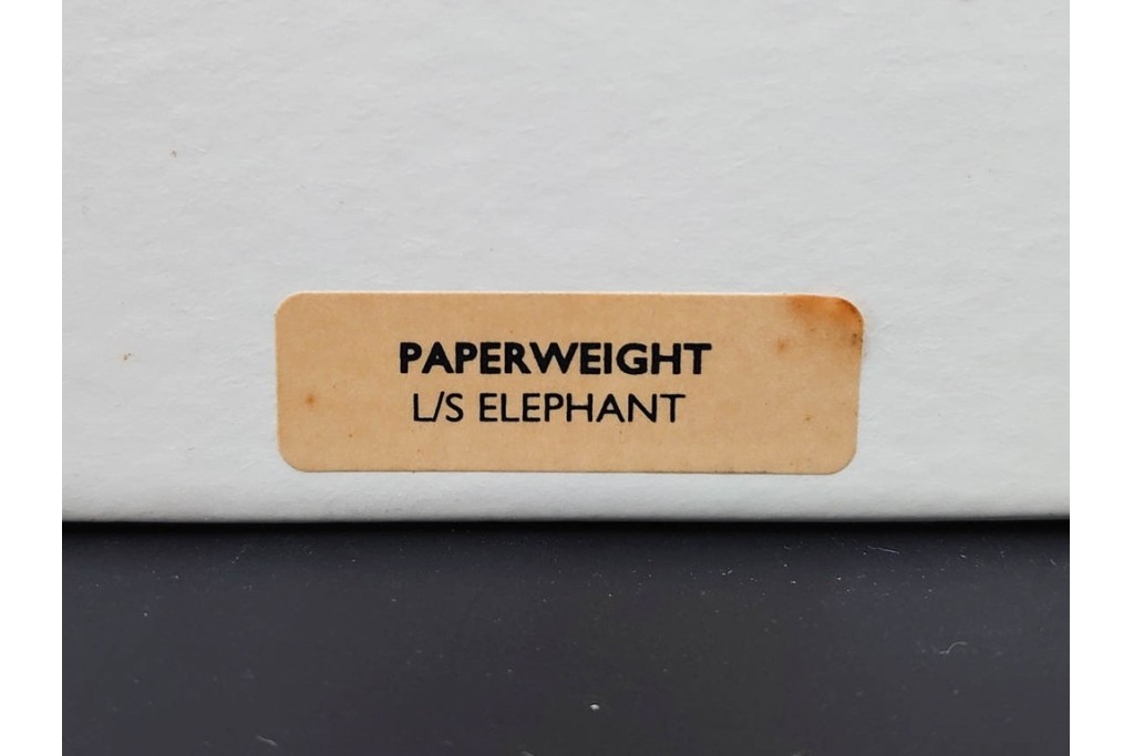 イギリス　ROYAL CROWN DERBY(ロイヤルクラウンダービー)　エレファント　華やかな象モチーフのペーパーウェイト2点セット　1点のみ外箱付き　(R-085966)