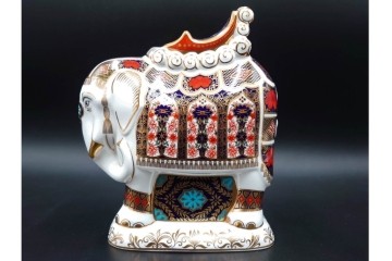 イギリス　ROYAL CROWN DERBY(ロイヤルクラウンダービー)　エレファント　華やかな象モチーフのペーパーウェイト2点セット　1点のみ外箱付き　(R-085966)