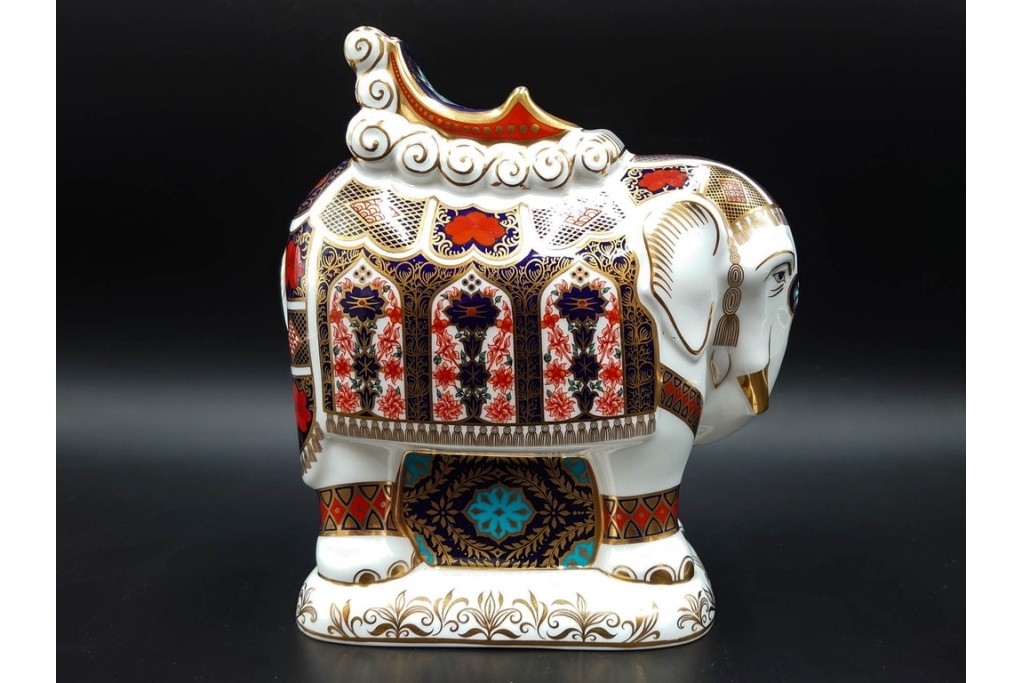 イギリス　ROYAL CROWN DERBY(ロイヤルクラウンダービー)　エレファント　華やかな象モチーフのペーパーウェイト2点セット　1点のみ外箱付き　(R-085966)