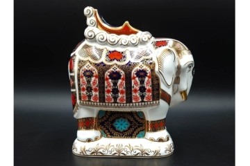 イギリス　ROYAL CROWN DERBY(ロイヤルクラウンダービー)　エレファント　華やかな象モチーフのペーパーウェイト2点セット　1点のみ外箱付き　(R-085966)