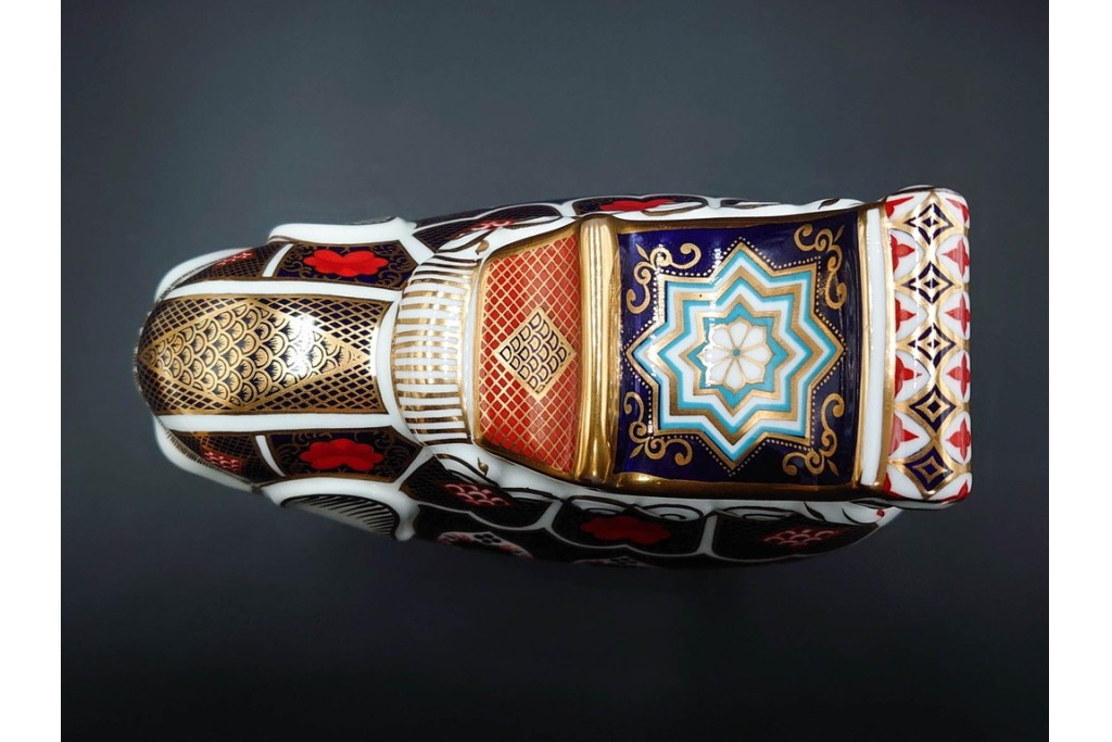 イギリス　ROYAL CROWN DERBY(ロイヤルクラウンダービー)　エレファント　華やかな象モチーフのペーパーウェイト2点セット　1点のみ外箱付き　(R-085966)