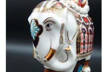 イギリス　ROYAL CROWN DERBY(ロイヤルクラウンダービー)　エレファント　華やかな象モチーフのペーパーウェイト2点セット　1点のみ外箱付き　(R-085966)