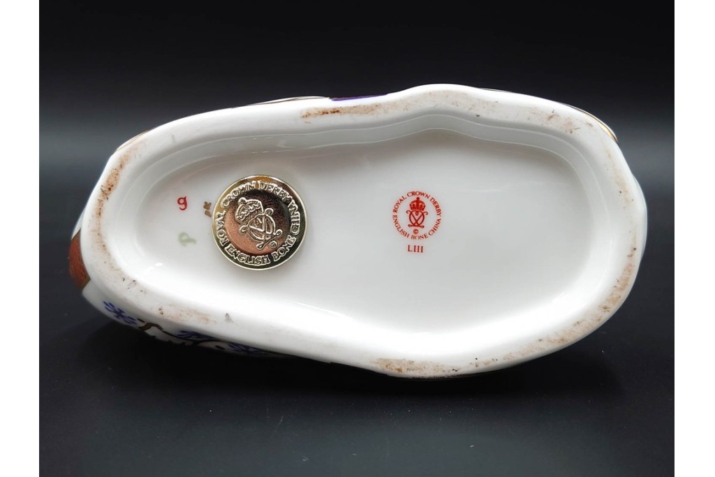 イギリス　ROYAL CROWN DERBY(ロイヤルクラウンダービー)　あでやかな馬と鶏モチーフのペーパーウェイト2点セット　外箱付き　(R-085967)