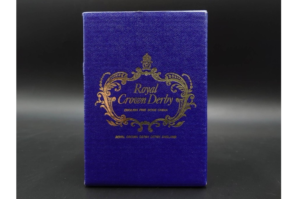 イギリス　ROYAL CROWN DERBY(ロイヤルクラウンダービー)　あでやかな馬と鶏モチーフのペーパーウェイト2点セット　外箱付き　(R-085967)