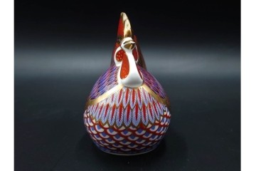 イギリス　ROYAL CROWN DERBY(ロイヤルクラウンダービー)　あでやかな馬と鶏モチーフのペーパーウェイト2点セット　外箱付き　(R-085967)