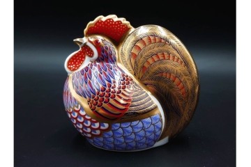 イギリス　ROYAL CROWN DERBY(ロイヤルクラウンダービー)　あでやかな馬と鶏モチーフのペーパーウェイト2点セット　外箱付き　(R-085967)